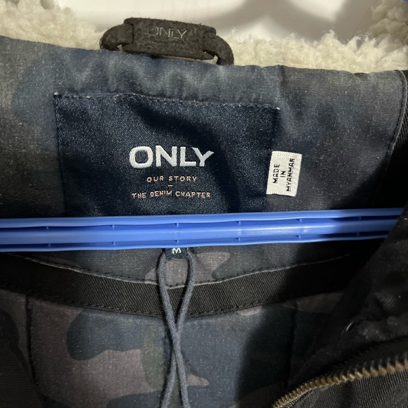 Only size medium jacket - Picture 2 of 3